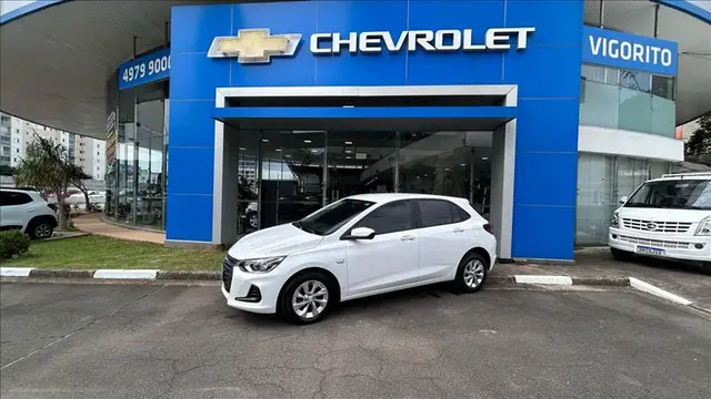 Carro Chevrolet Onix Plus 2023 LT 1.0