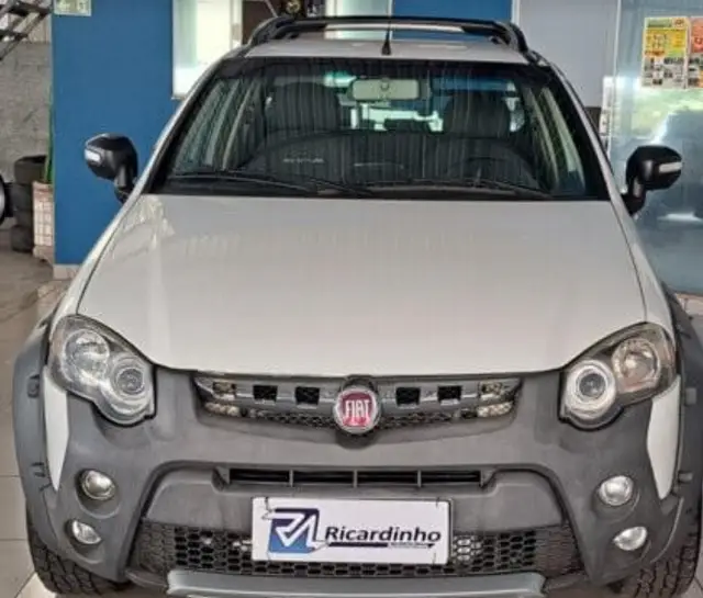 Carro Fiat Strada 2015 Working 1.4 (Flex)