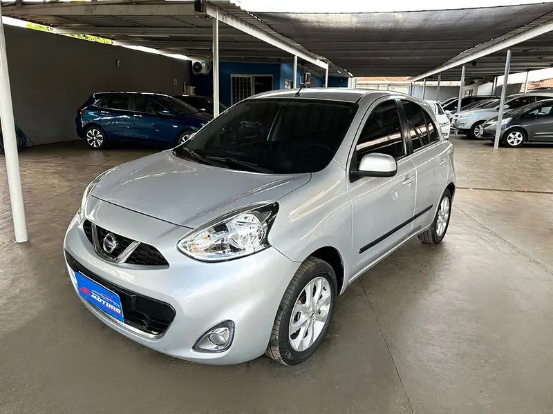 Nissan March 1.6 16V SV (Flex)