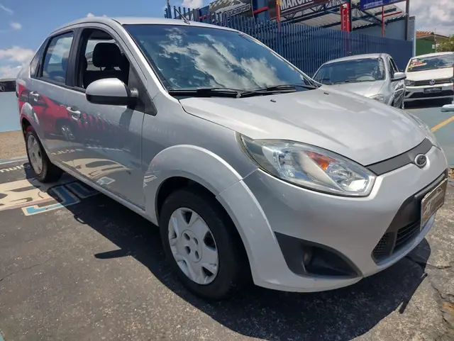 Carro Ford Fiesta Sedan 2014 SE 1.6 Rocam (Flex)