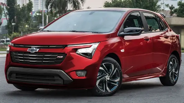 Hatch terá visual renovado em breve para enfrentar VW Polo e Fiat Argo