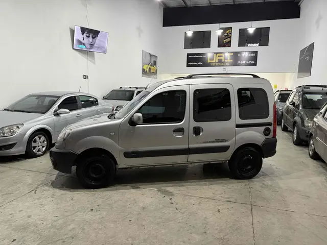Carro Renault Kangoo 2010 Sportway 1.6 16V (flex) (7 lug.)