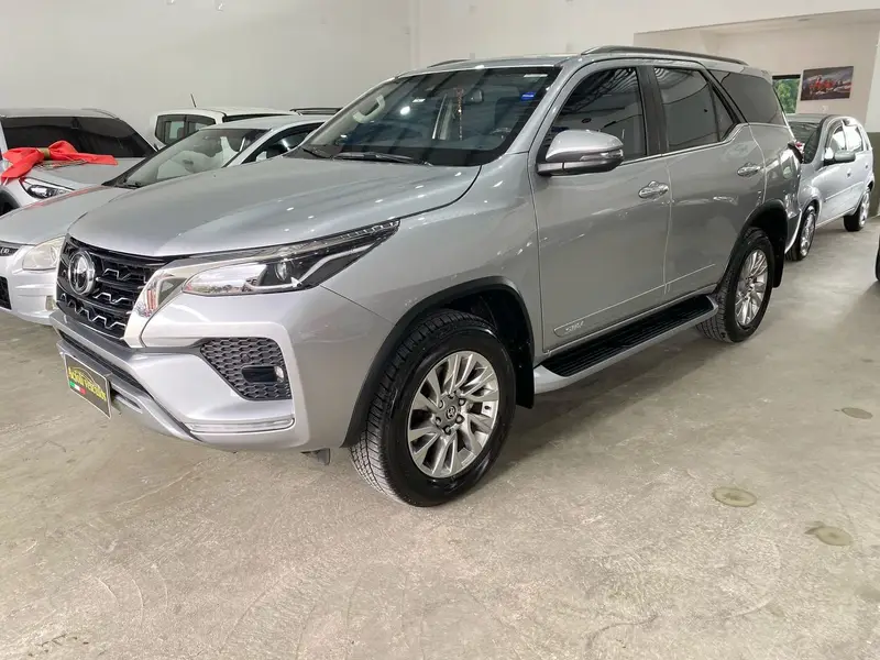 Toyota SW4 SRX 2.8 turbodiesel 7L 4x4 (Aut)