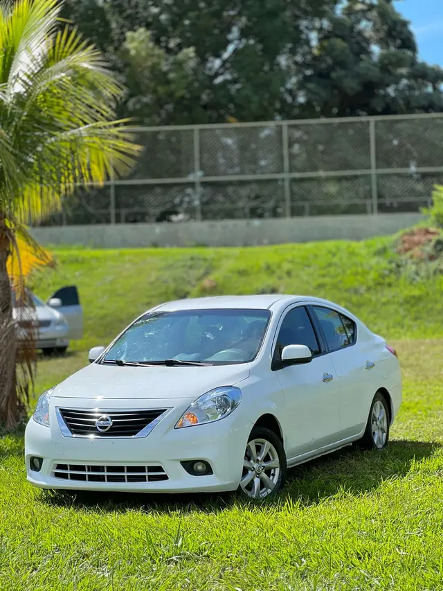 Carro Nissan Versa 2014 1.6 16V SL (Flex)