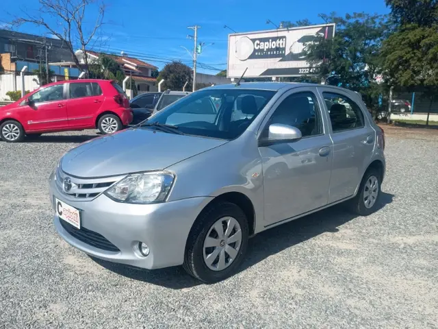 Carro Toyota Etios 2016 X 1.3 (Flex)