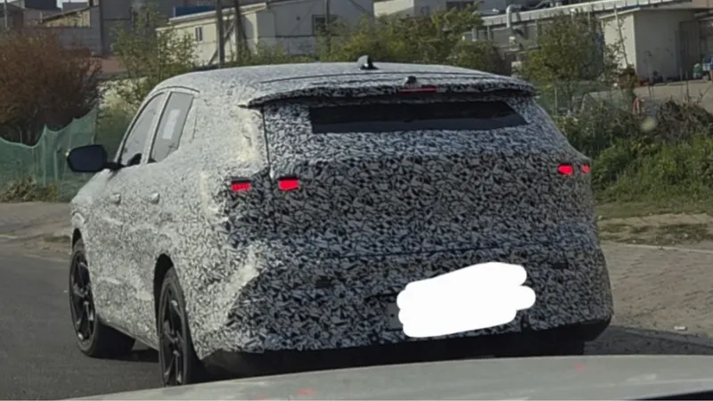 Flagra: Renault terá SUV cupê com alma de Volvo e longe do Boreal