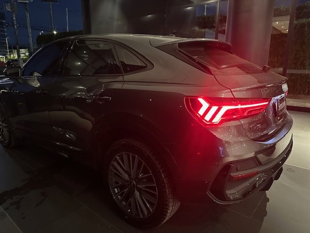 Q3 Sportback Performance Black 2.0