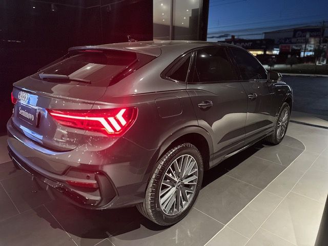 Q3 Sportback Performance Black 2.0