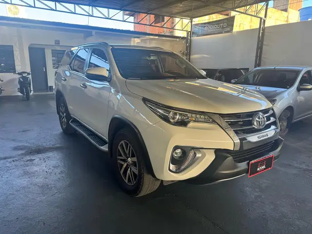 Carro Toyota Hilux SW4 2018 SR 4x2 2.7/2.7 Flex 16V Mec.