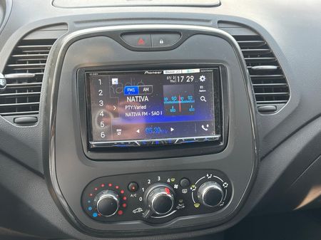Captur Life 1.6 16v SCe CVT (Flex)