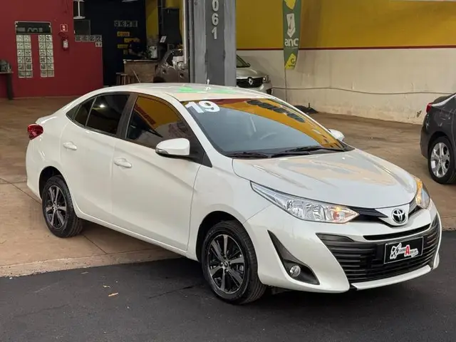 Carro Toyota Yaris Sedan 2019 1.5 XL (Flex)