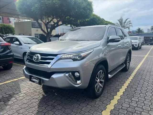 Carro Toyota SW4 2017 2.8 TDI SRX 5L 4x4 (Aut)