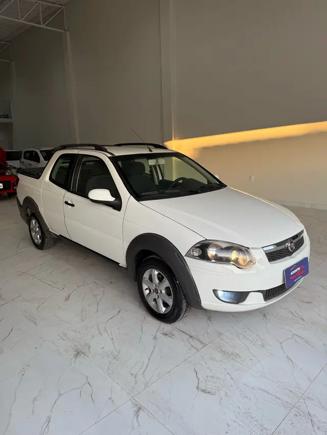 Carro Fiat Strada 2015 Trekking 1.6 16V (Flex) (Cabine Dupla)