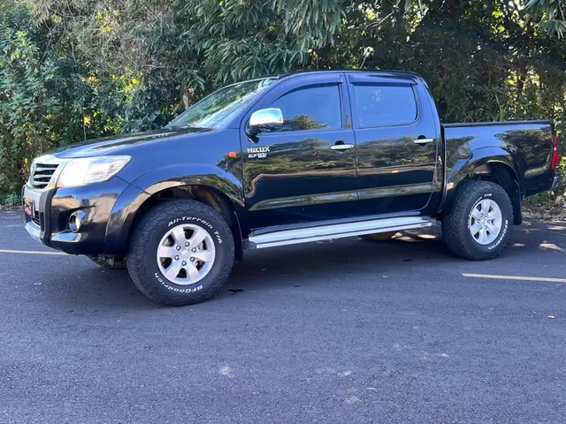 Carro Toyota Hilux Cabine Dupla 2014 Hilux 2.7 SR CD 4x2 (Flex) (Aut)
