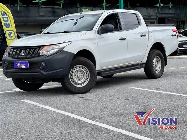 Carro Mitsubishi L200 Triton Outdoor 2021 GLX 2.4 Turbo Manual 4x4