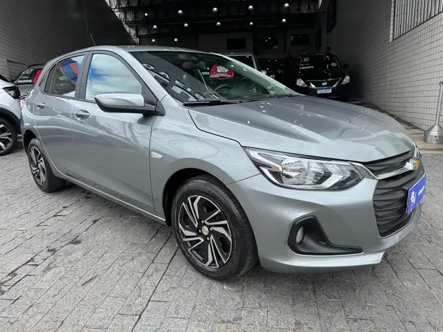 Carro Chevrolet Onix 2024 LT 1.0