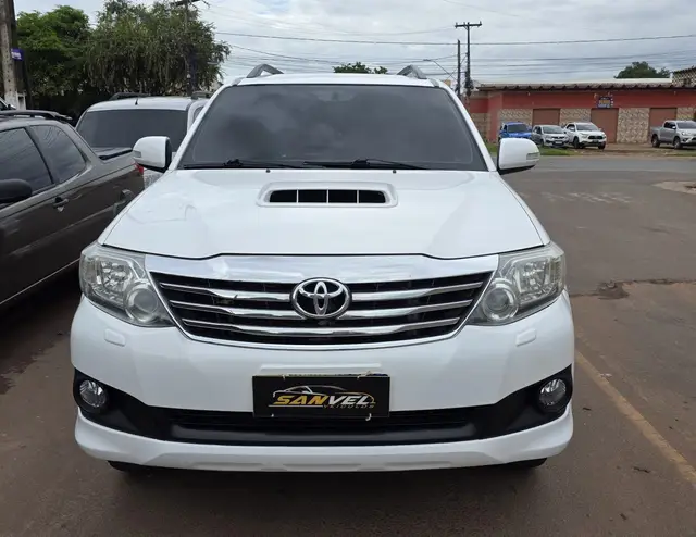 Carro Toyota Hilux SW4 2012 SRV 3.0 4X4 (7 Lugares)