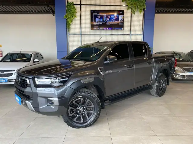 Carro Toyota Hilux Cabine Dupla 2023 Conquest 4x4 2.8 Diesel