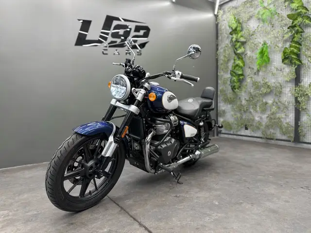 Carro Royal Enfield Super Meteor 2025 Astral