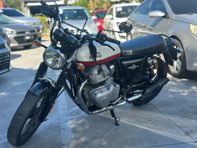 Carro Royal Enfield Interceptor 2023 648 cc