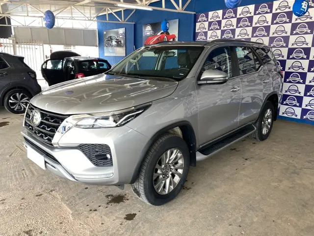 Carro Toyota SW4 2023 SRX 2.8 turbodiesel 5L 4x4 (Aut)