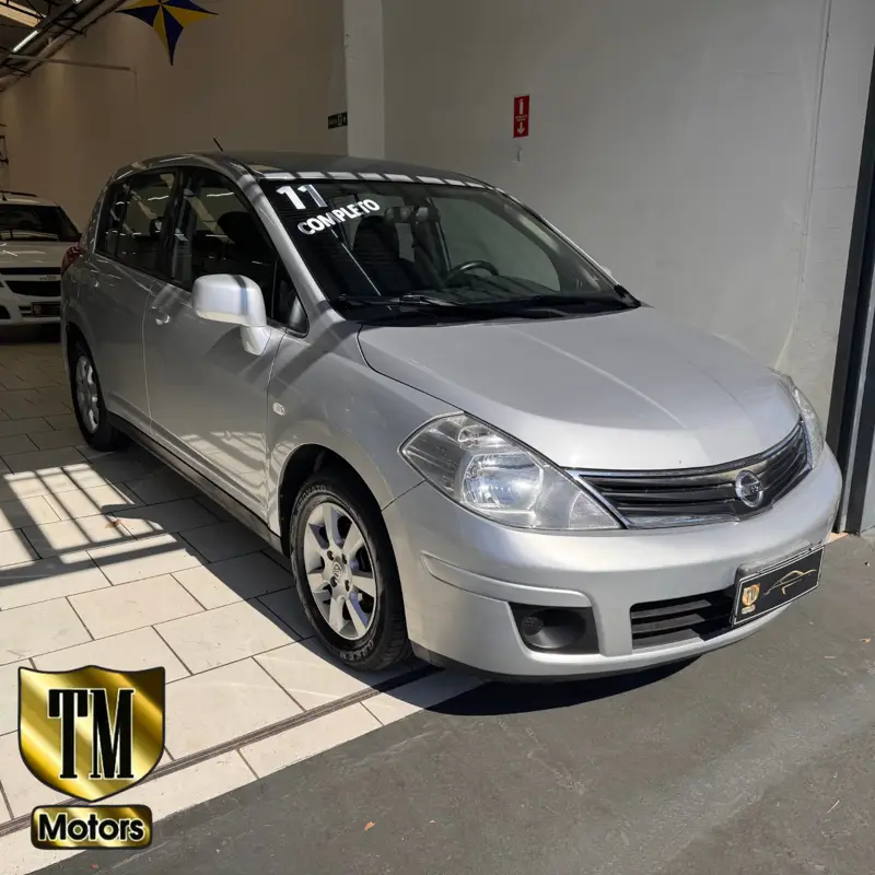 Nissan Tiida S 1.8 (flex)