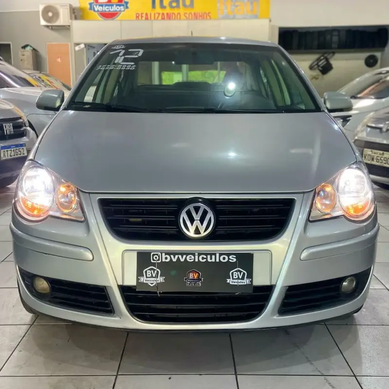 Volkswagen Polo Sedan 1.6 8V (Flex)