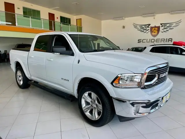 Carro RAM Classic 2023 Laramie 5.7