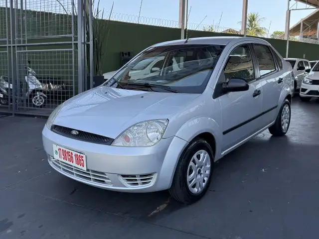 Carro Ford Fiesta Sedan 2005 1.6 (Flex)