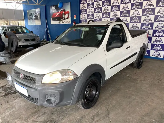 Carro Fiat Strada 2015 Working 1.4 (Flex)