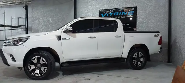 Carro Toyota Hilux Cabine Dupla 2017 Hilux 2.8 TDI SRX CD 4x4 (Aut)