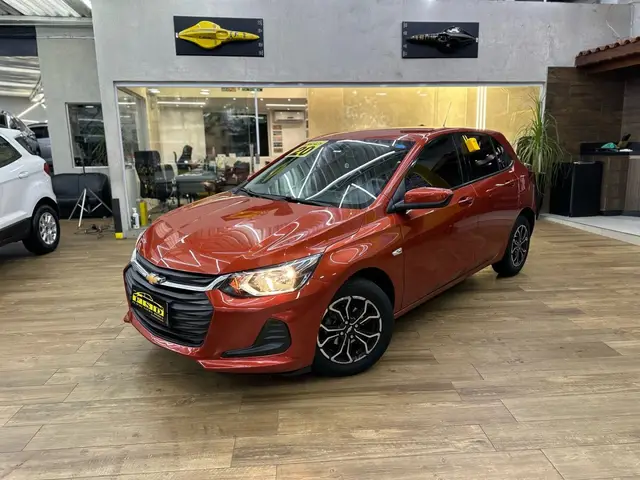 Carro Chevrolet Onix Plus 2020 1.0 LT (Flex)