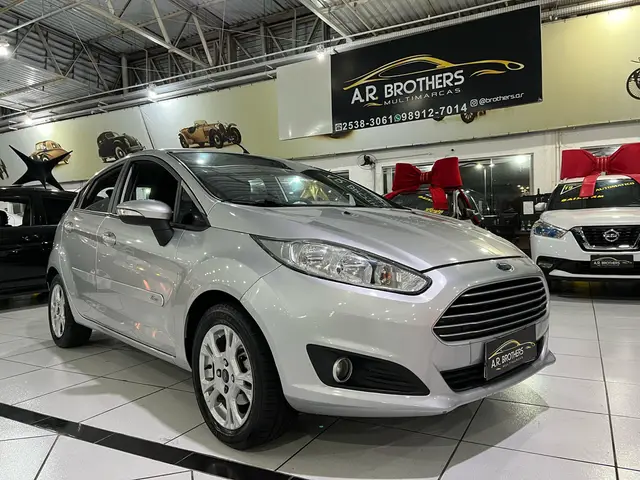 Carro Ford Fiesta Hatch 2015 SE 1.6 8V Flex 5p