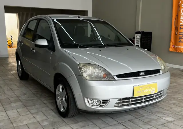 Carro Ford Fiesta Hatch 2004 1.0