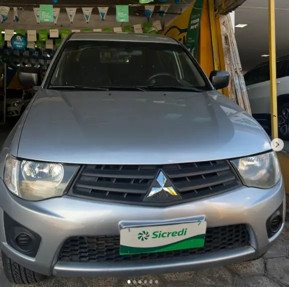 Carro Mitsubishi L200 Triton 2016 HLS Chrome Ed. 2.4 CD Flex Mec.