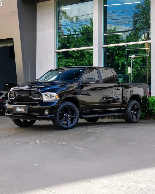 Carro RAM Classic 2022 Laramie 5.7