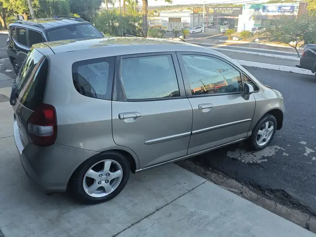 Carro Honda Fit 2006 LX 1.4