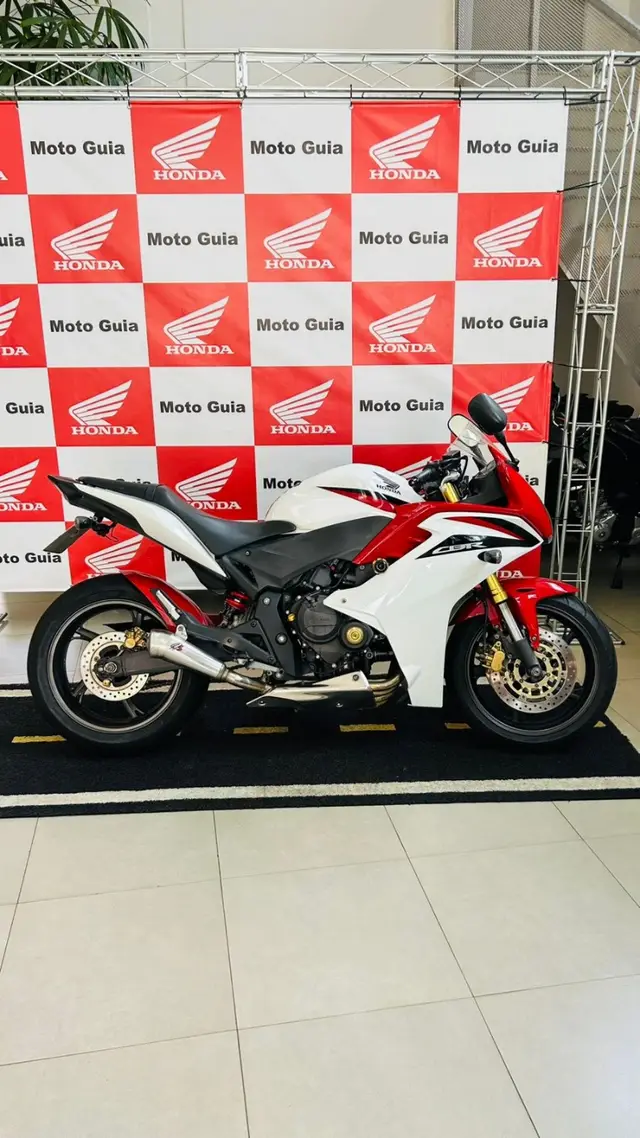 Carro Honda CBR 600 2014 F (Standard)