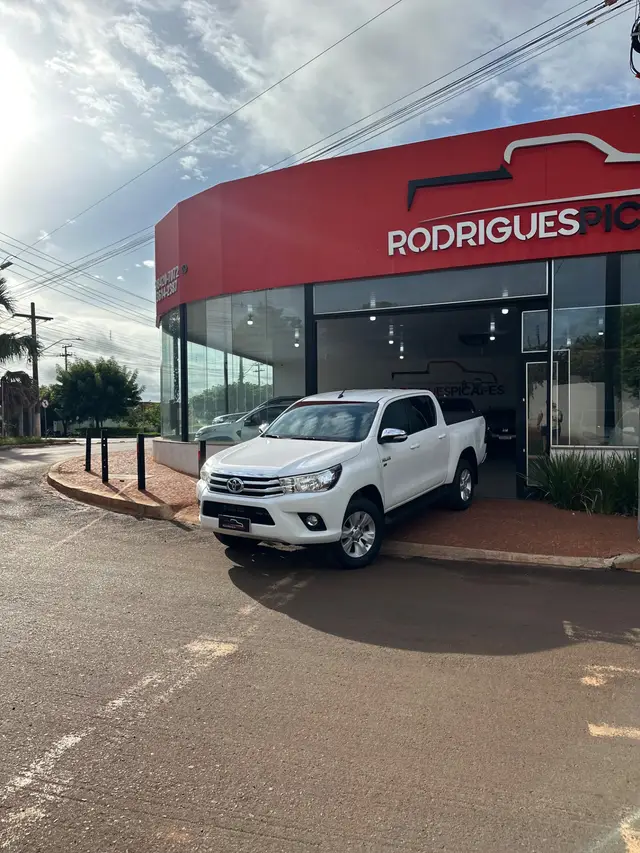 Carro Toyota Hilux Cabine Dupla 2017 Hilux 2.7 SRV CD 4x2 (Flex) (Aut)