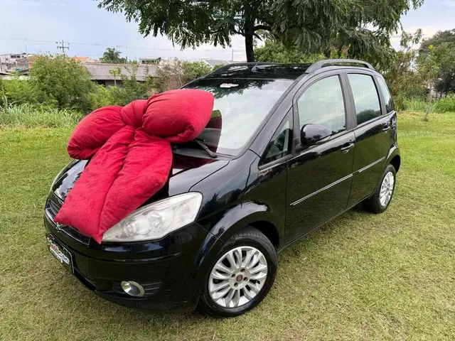 Carro Fiat Idea 2011 Attractive 1.4 8V (Flex)