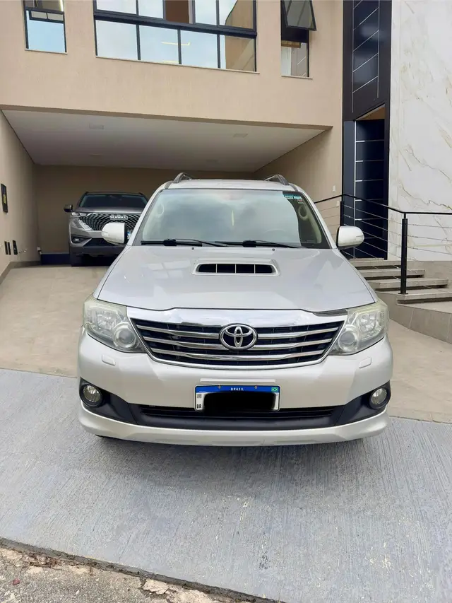Carro Toyota Hilux SW4 2014 3.0 TDI 4x4 SRV 5L
