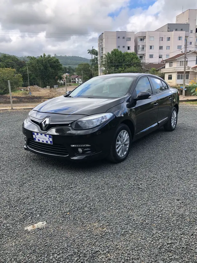 Carro Renault Fluence 2017 Sed. Dyn. Plus 2.0 16V FLEX (Aut.)