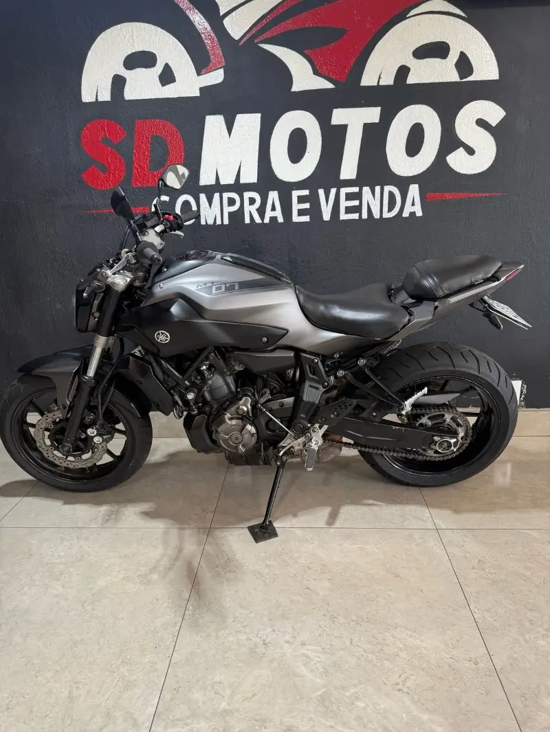 Yamaha MT-07 (STD)