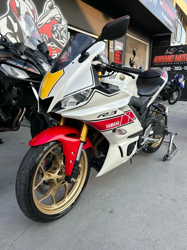 Carro Yamaha YZF R3 2023 World GP 60th Anniversary Edition