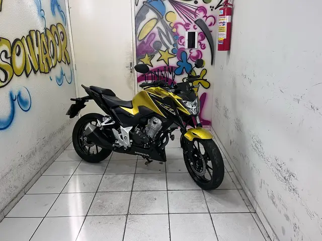 Carro Honda CB 300F Twister 2024 Standard