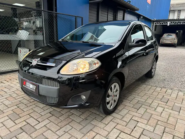 Carro Fiat Palio 2013 Attractive 1.4 8V (Flex)