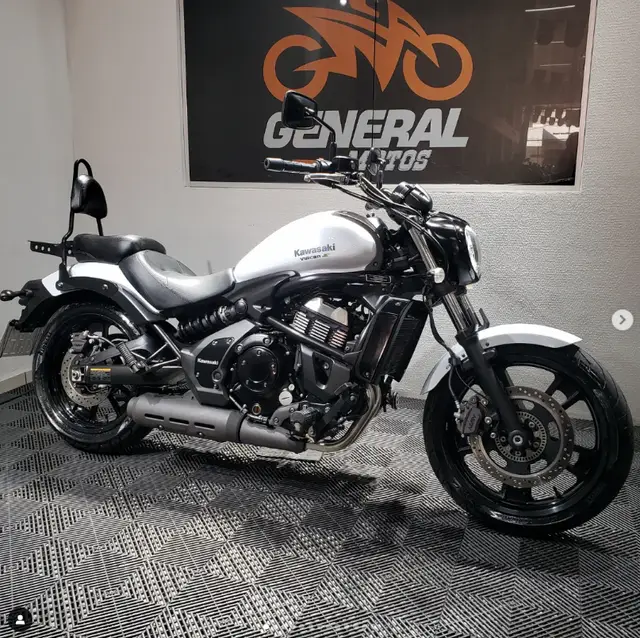 Carro Kawasaki Vulcan 2018 S Café