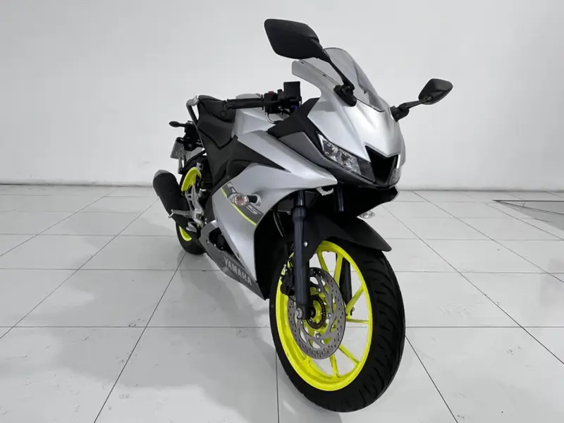 Yamaha YZF R15 ABS
