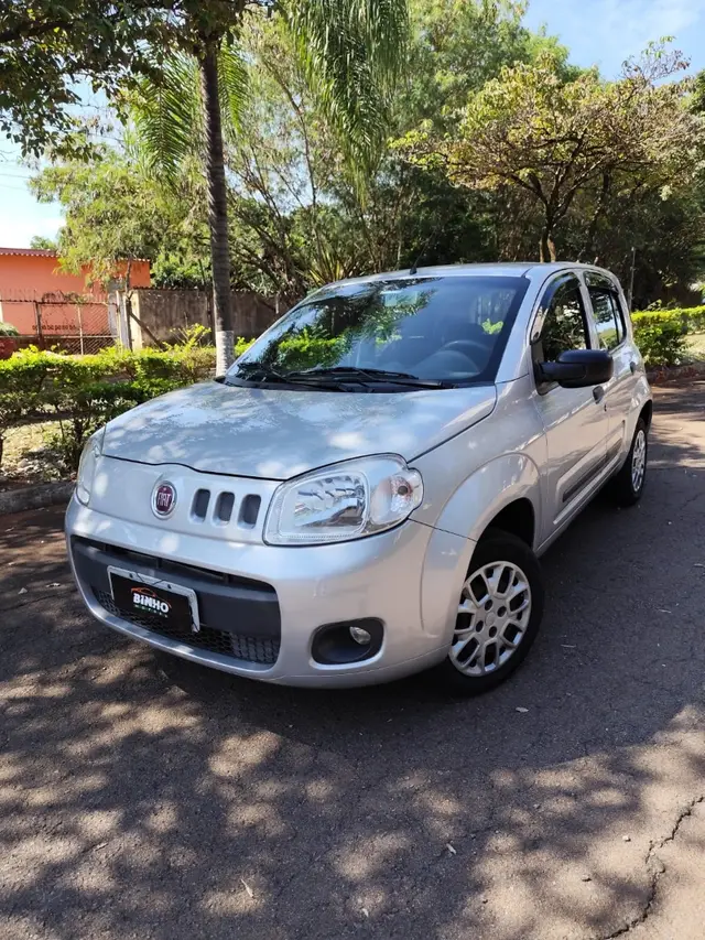 Carro Fiat Uno 2014 Vivace College 1.0 8V (Flex) 4p
