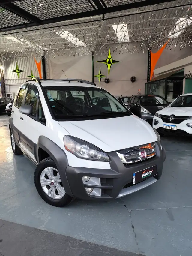 Carro Fiat Idea 2015 Adventure 1.8 16V E.TorQ (Flex)